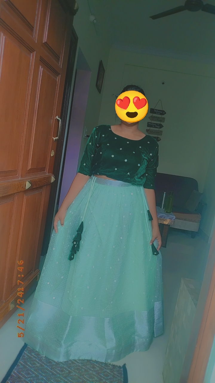 A Velvet outfit photo review